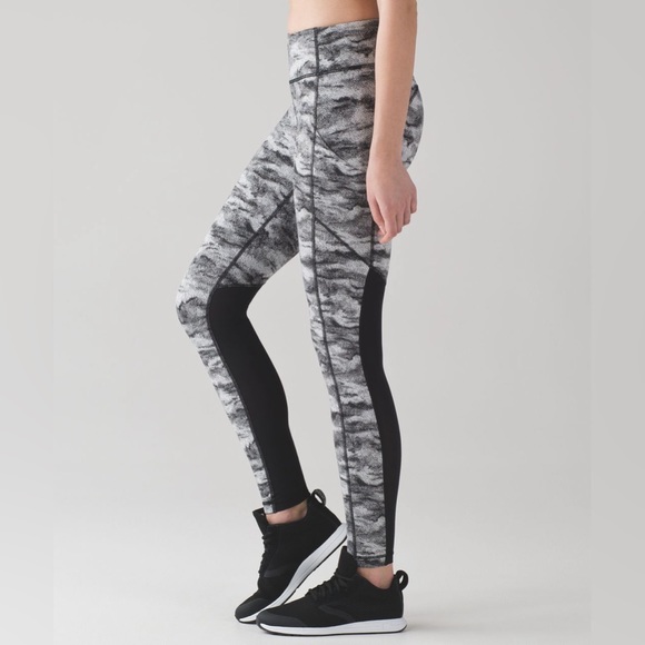 lululemon athletica Pants - Lululemon Speed Tight V Power Luxtreme Hazy Days Black White / Black Size 6